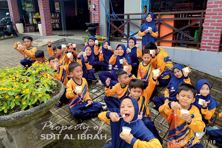 Siswa Kelas 1 SDIT Al Ibrah Tadabbur Alam melalui Outdoor Learning